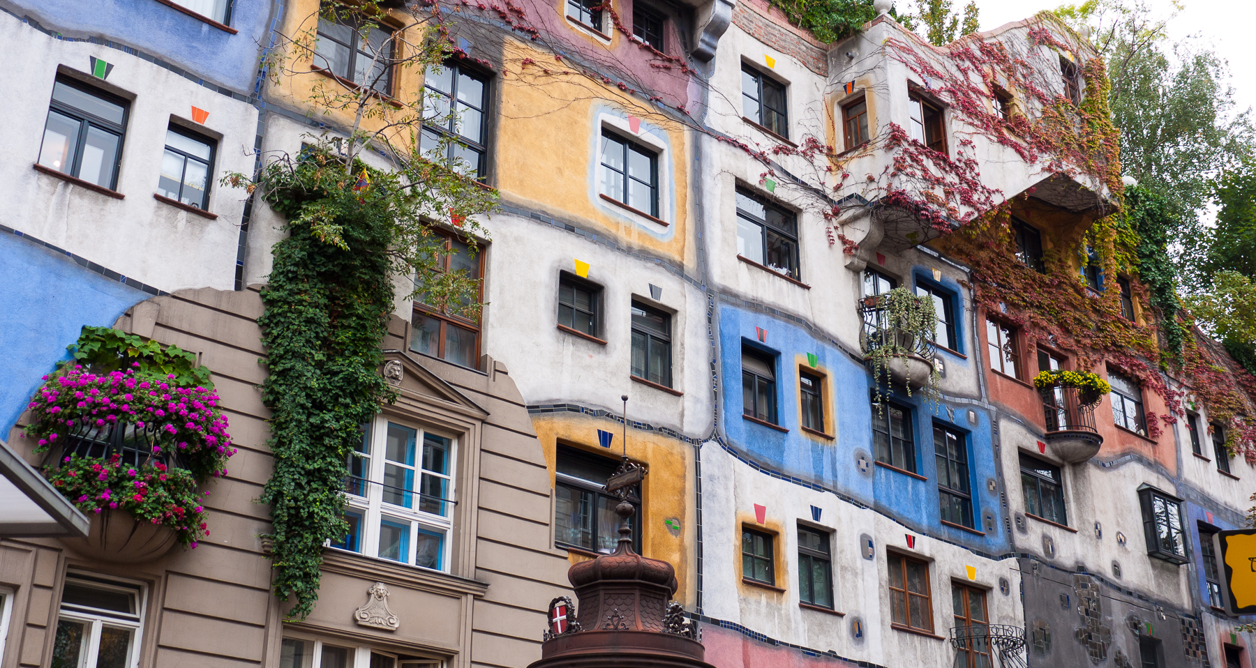 Gebäudeansicht Hundertwasser